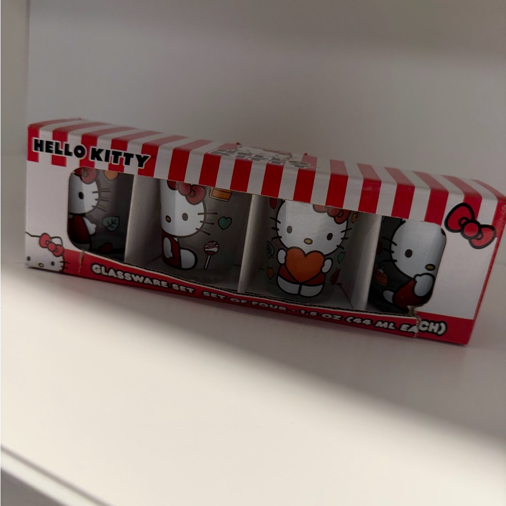 Sanrio Hello Kitty Glassware Set - Red and White